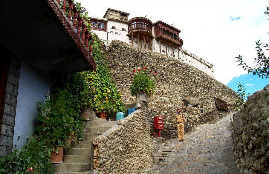 Famous Forts and Palaces of Pakistan 12 Famous Forts of Pakistan: Baltit Fort Hunza Valley famous in northern areas